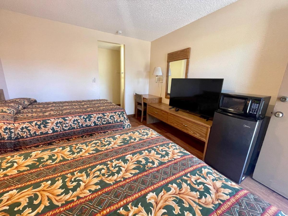 Regency Inn Lakeport Exterior photo