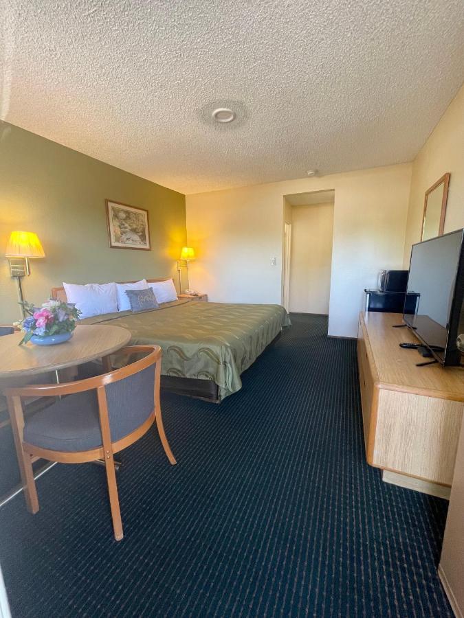 Regency Inn Lakeport Exterior photo