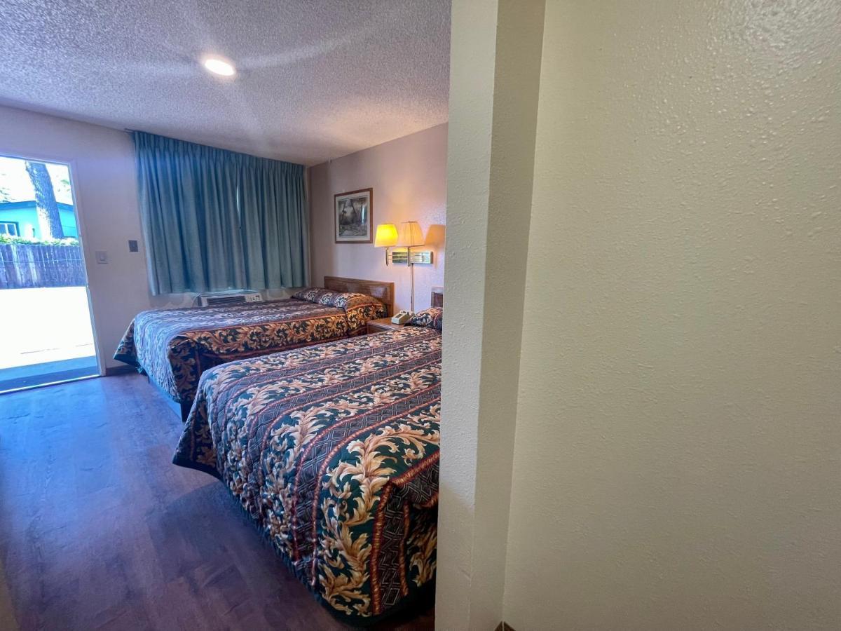 Regency Inn Lakeport Exterior photo