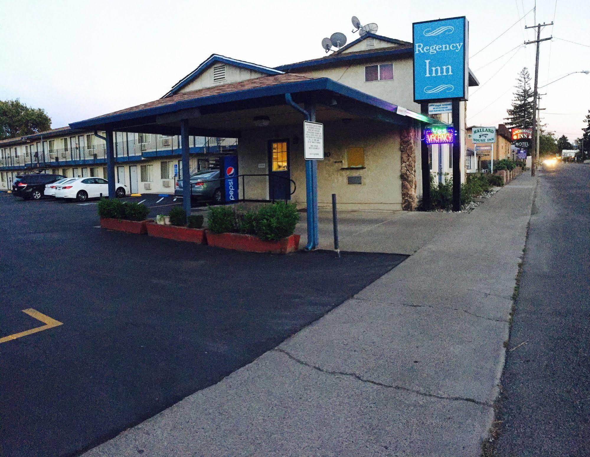 Regency Inn Lakeport Exterior photo
