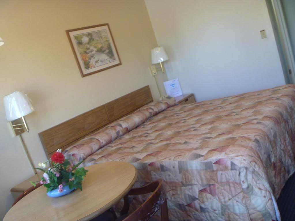 Regency Inn Lakeport Exterior photo